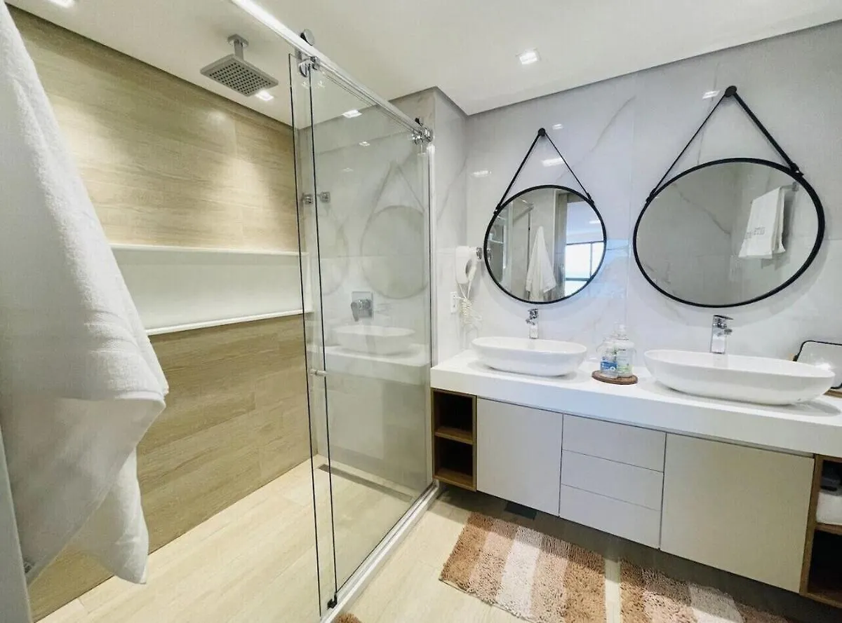 Flat Luxuoso Alto Padrao Frente Mar Com 2 Suites No Iate Plaza Fortaleza  0*, Fortaleza (Ceara)